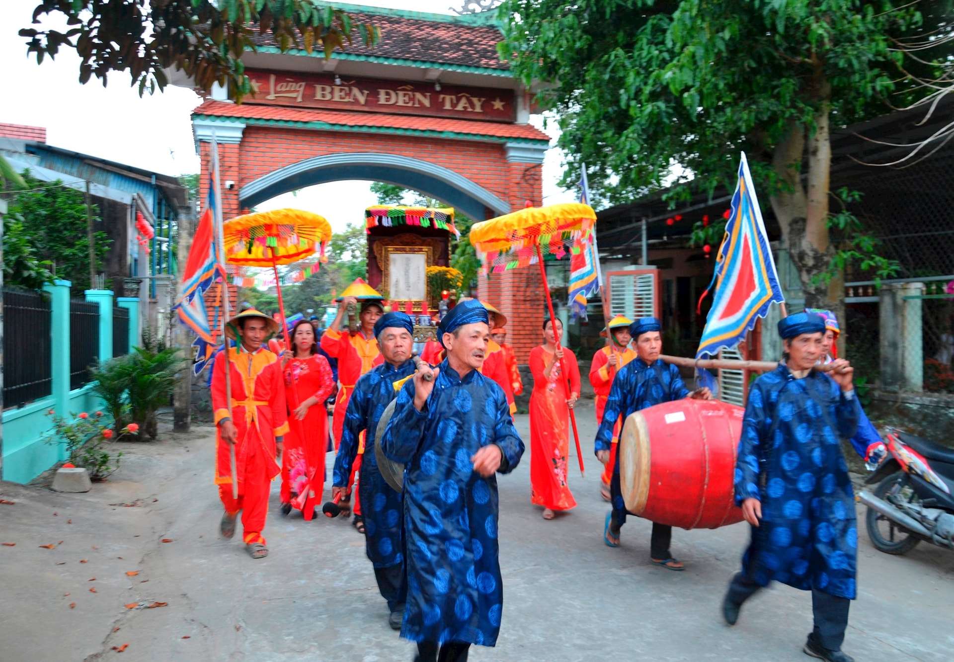 Thanh minh là gì? Tết thanh minh 2026 là ngày nào? 3 rước kiệu thanh minh
